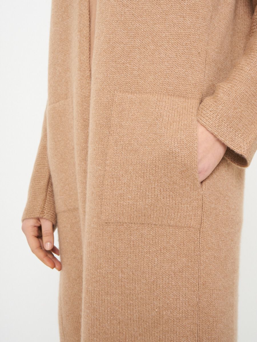 Luxurious chunky knit cashmere cardigan image number 52