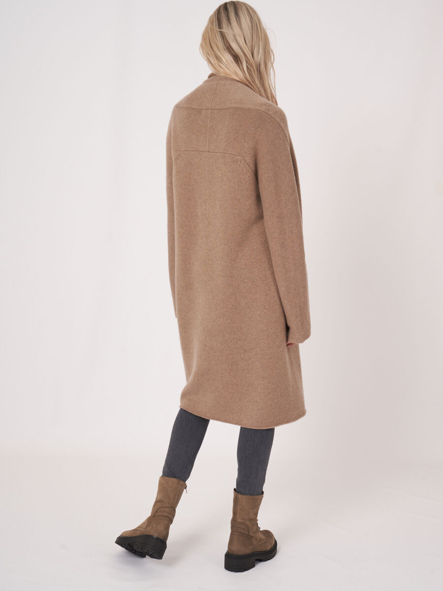 Luxurious chunky knit cashmere cardigan image number 45