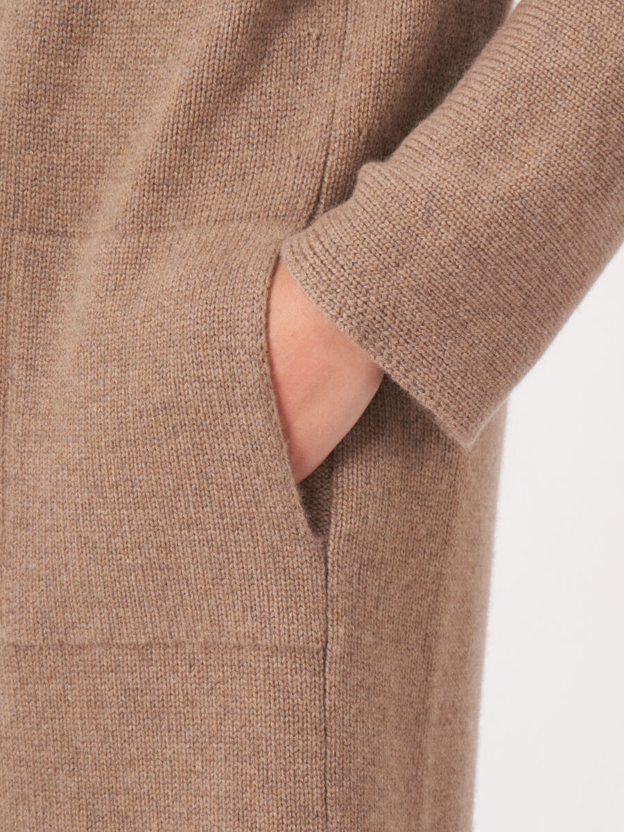 Luxurious chunky knit cashmere cardigan image number 46