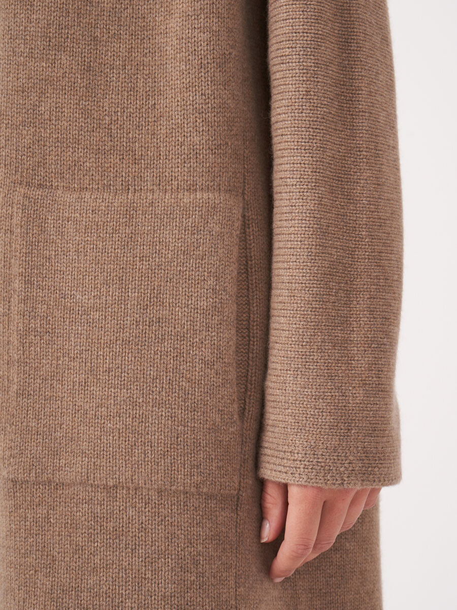 Luxurious chunky knit cashmere cardigan image number 48