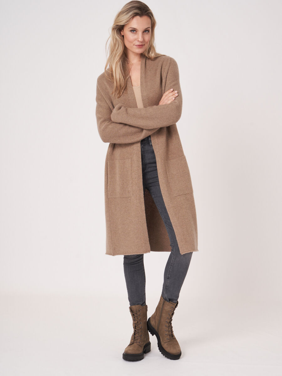 Luxurious chunky knit cashmere cardigan image number 49