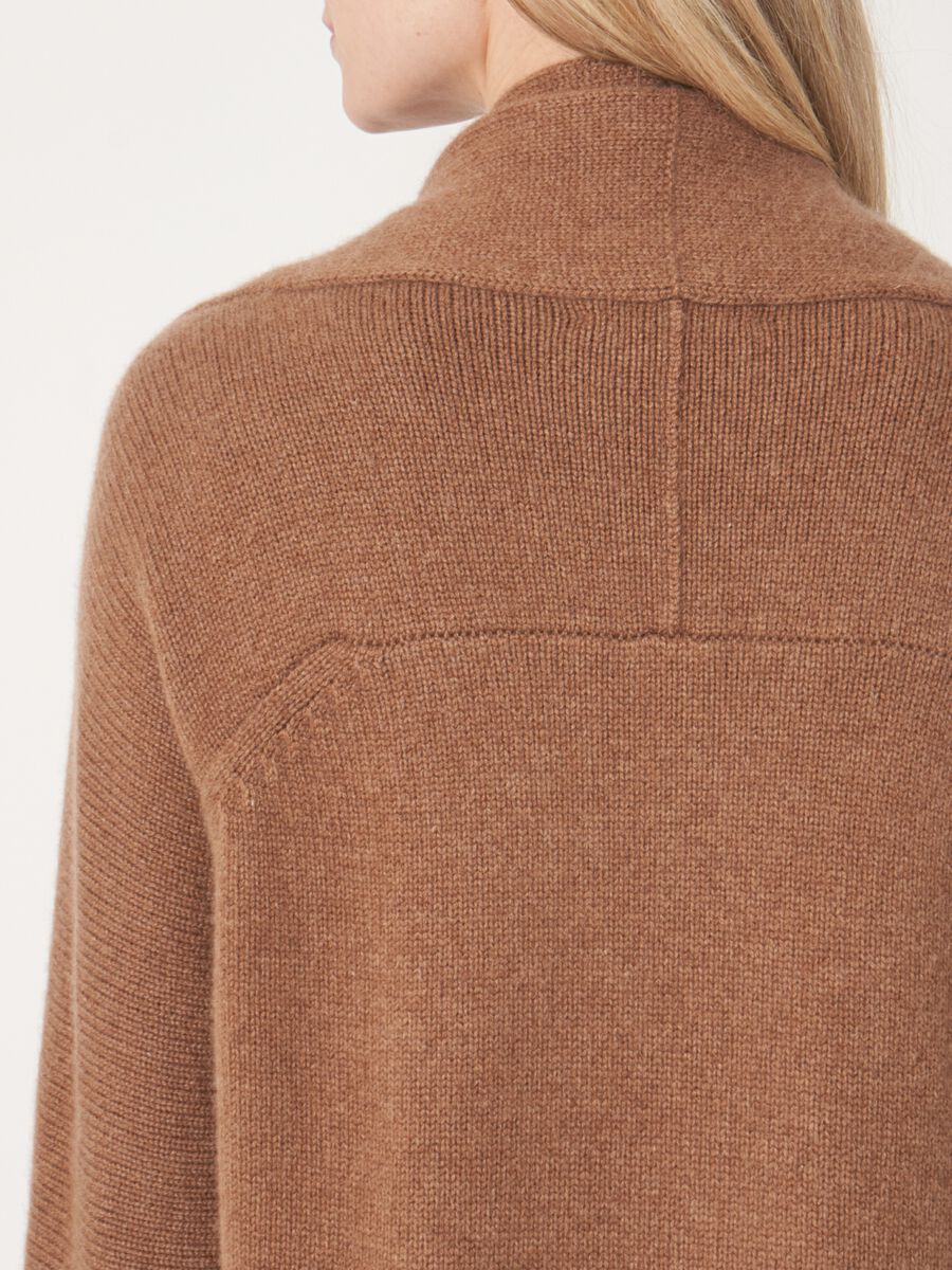 Luxurious chunky knit cashmere cardigan image number 41