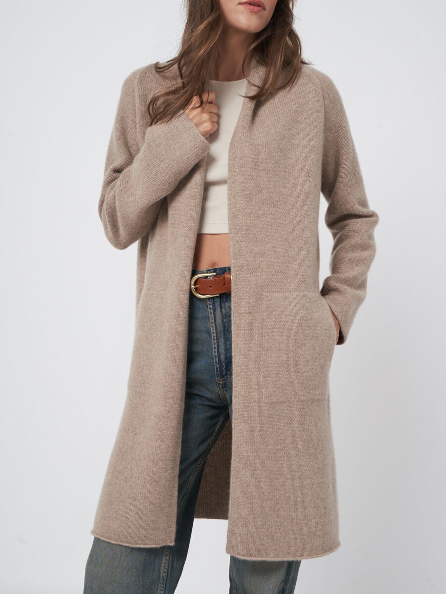 Luxurious chunky knit cashmere cardigan image number 2