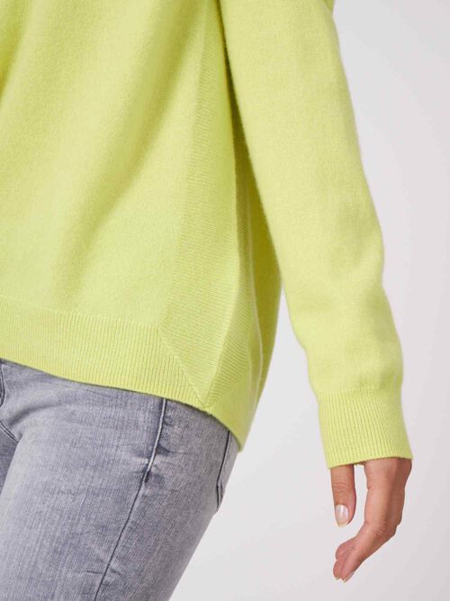 Trui met diepe geribde V-hals van biologische cashmere