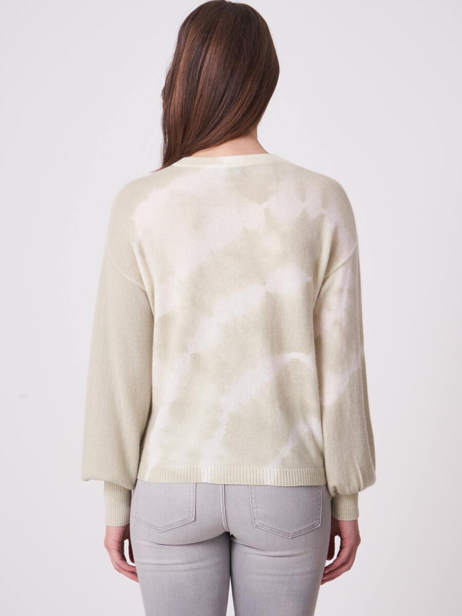 Trui met tie-dye print en knoop aan de zoom van biologische cashmere image number 2