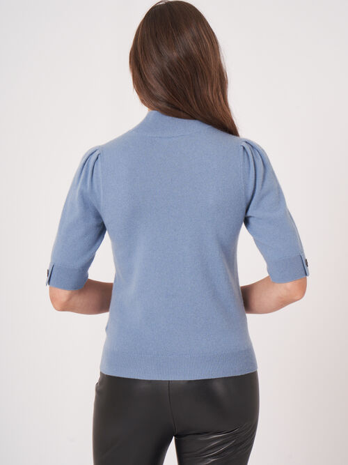 Cashmere trui met korte mouwen en geribde kraag