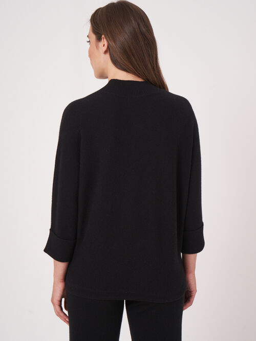 Oversized cashmere trui met opstaande kraag en zoom met trekkoord