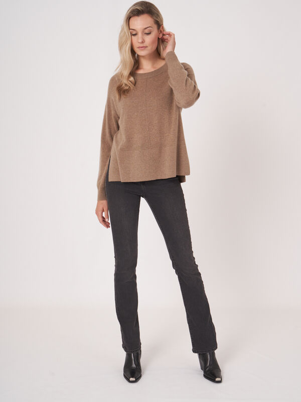 Pull en cachemire biologique avec ourlet c&ocirc;tel&eacute; image number 15