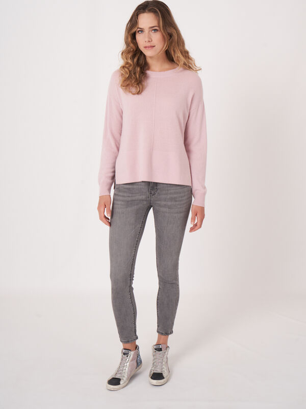 Pull en cachemire biologique avec ourlet c&ocirc;tel&eacute; image number 21