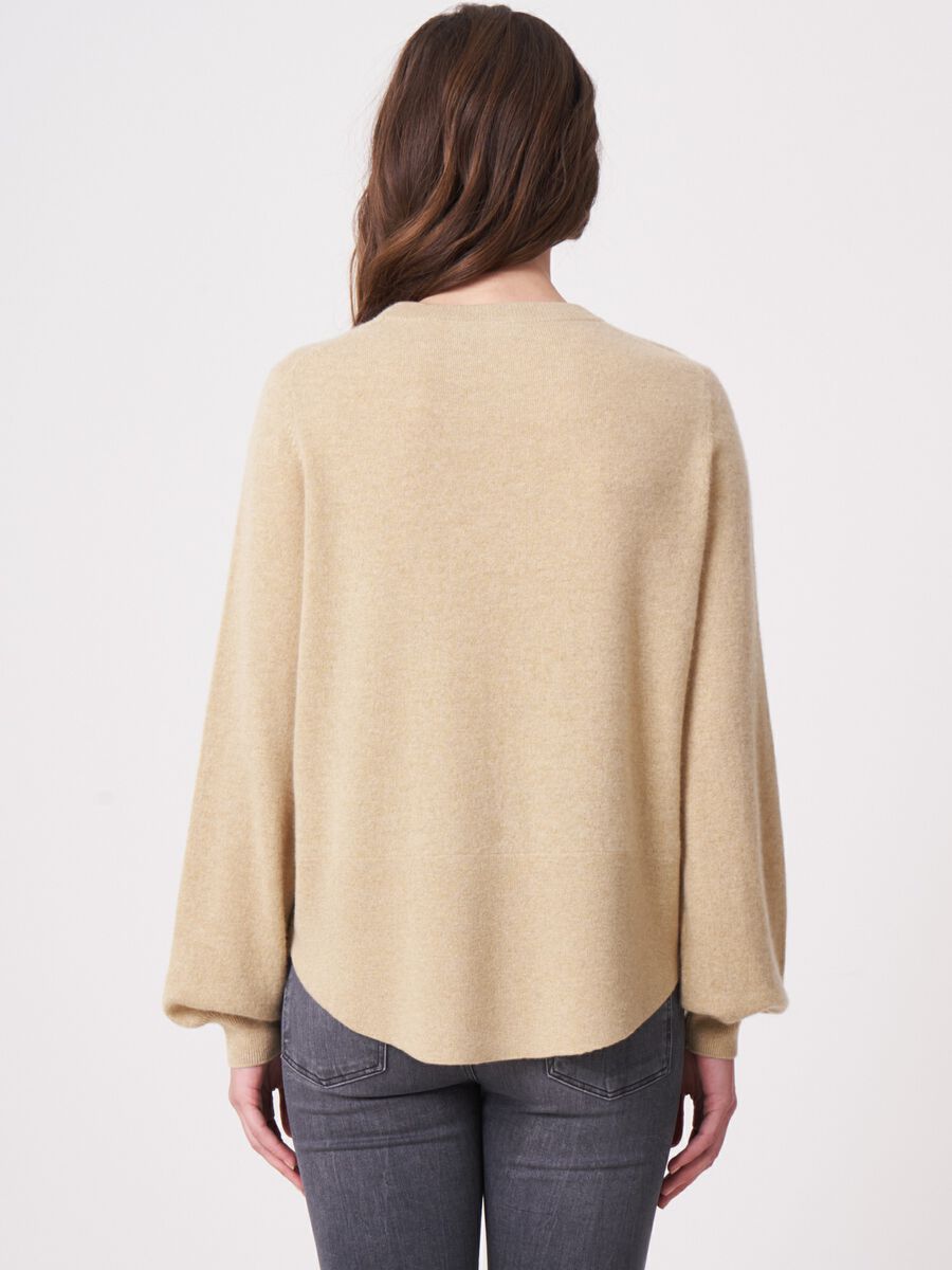 Cashmere sweater with puff sleeves and ribbed hem image number 2