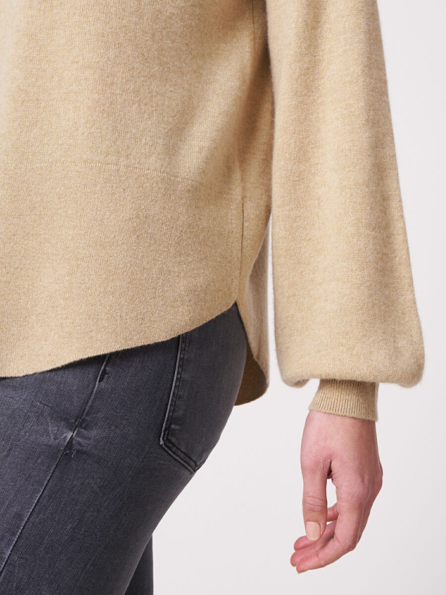 Cashmere sweater with puff sleeves and ribbed hem image number 3
