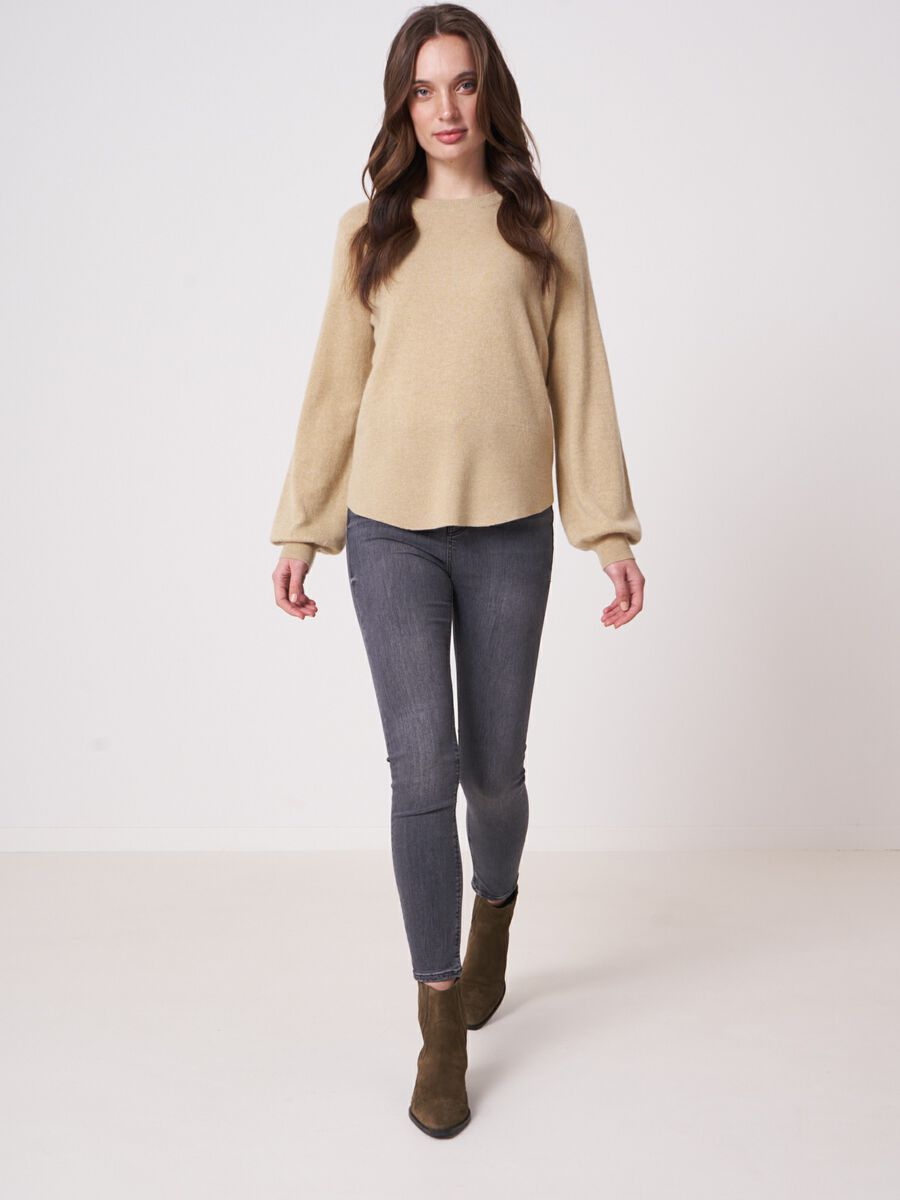 Cashmere sweater with puff sleeves and ribbed hem image number 4