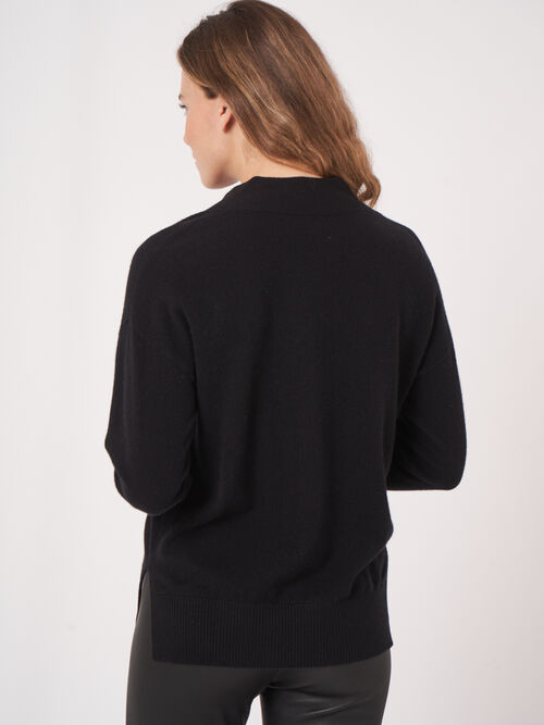 Cashmere trui met diepe V-hals