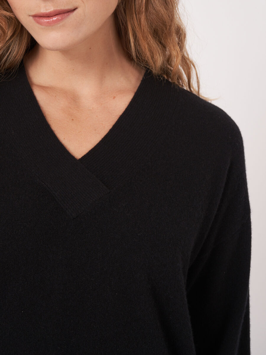 Bio-Kaschmir-Pullover mit tiefem V-Ausschnitt image number 2