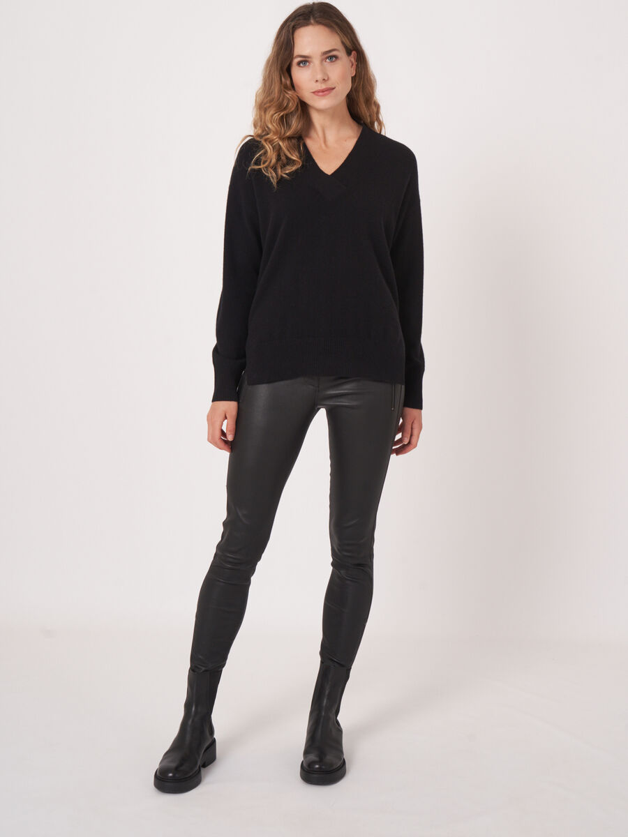 Bio-Kaschmir-Pullover mit tiefem V-Ausschnitt image number 5