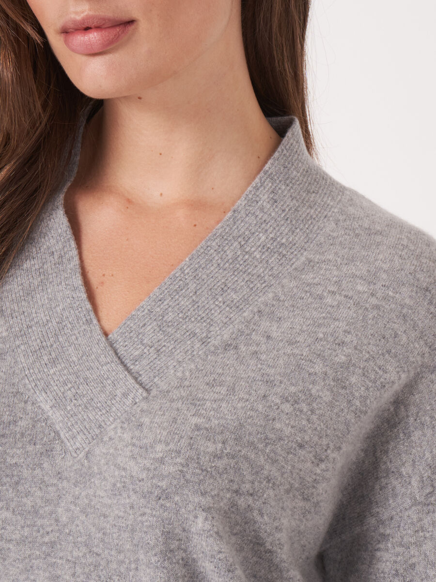 Women's Deep V-neck cashmere sweater | REPEAT cashmere