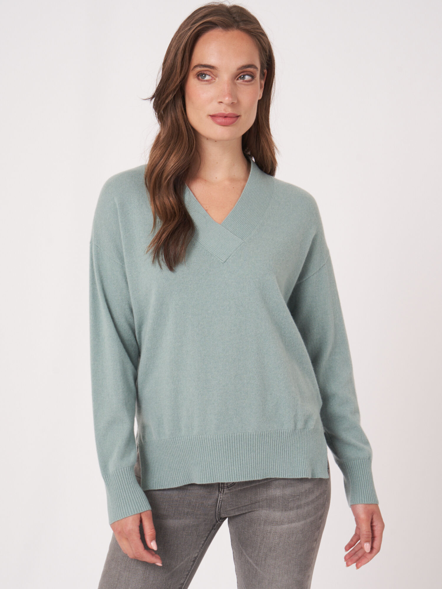 Cashmere trui met diepe V-hals