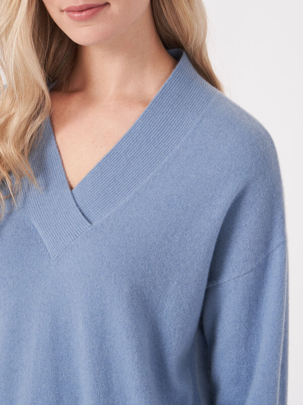 Cashmere trui met diepe V-hals image number 2