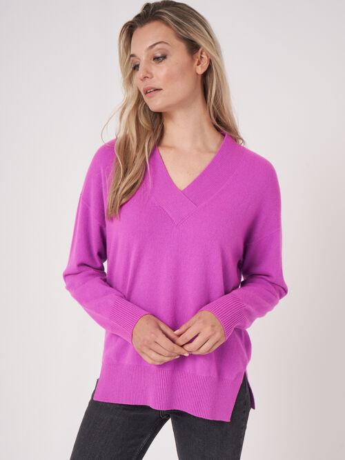 Cashmere trui met diepe V-hals