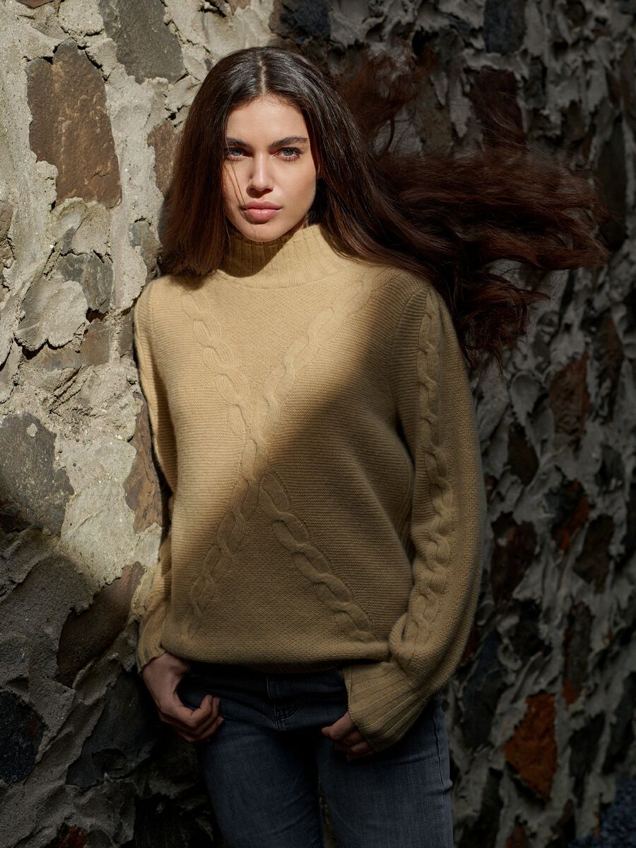 Chunky cashmere puff-sleeve sweater with cable pattern image number 5