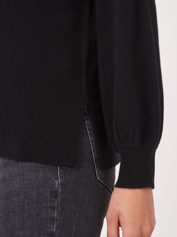 Cashmere sweater with Audrey Hepburn style boat neck collar image number 4