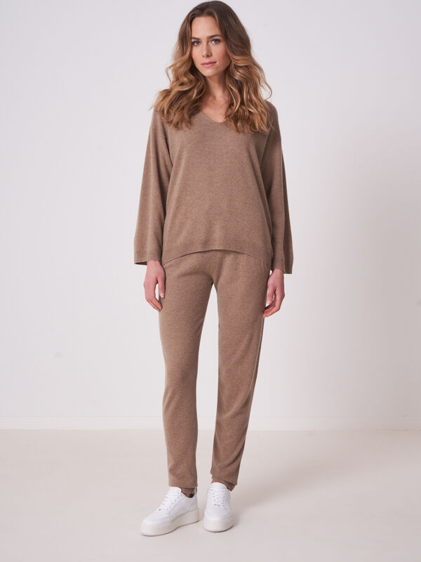 Cashmere trui met V-hals en 3/4 mouwen image number 4