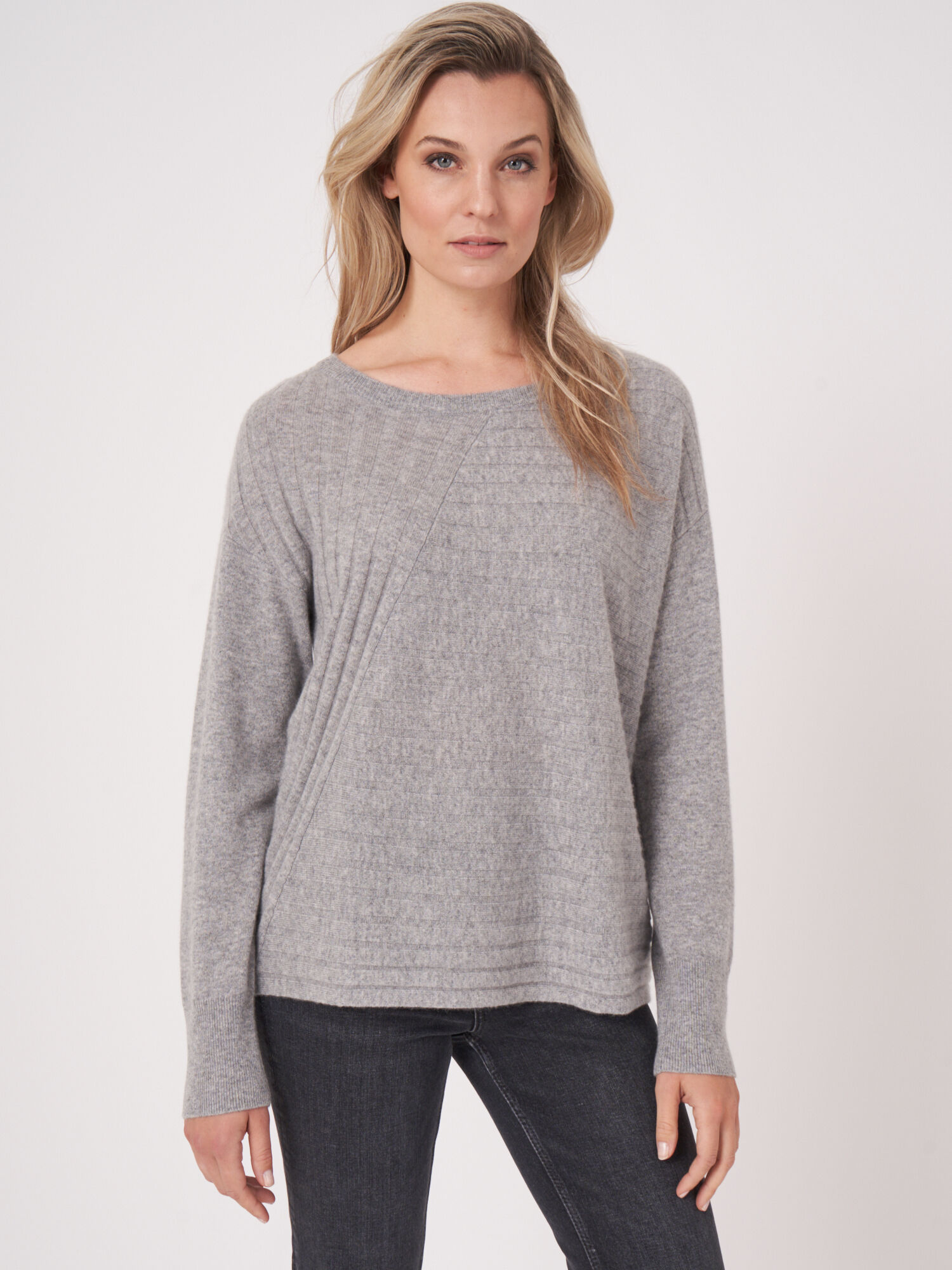 Cashmere trui met diagonaal breisel