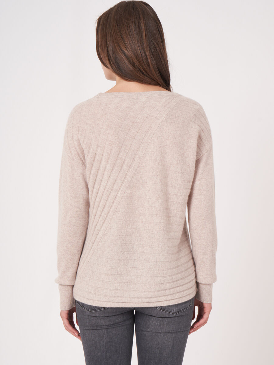 Cashmere sweater with diagonal knit