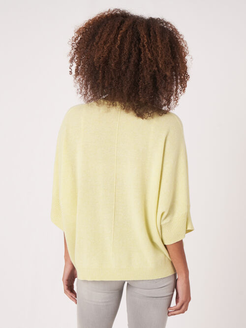 Oversized mouwloze trui met V-hals