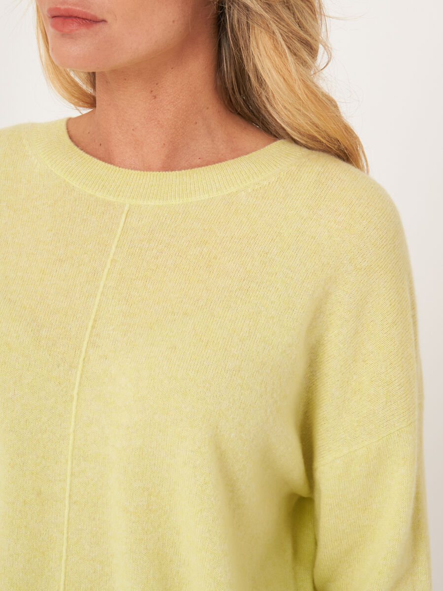 Lässiger Bio-Kaschmir-Pullover mit geknöpftem Rücken image number 2