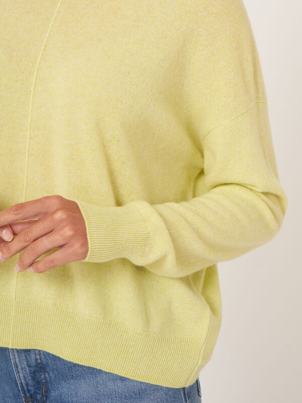 Casual trui van biologisch cashmere met knoopsluiting op de rug  image number 3