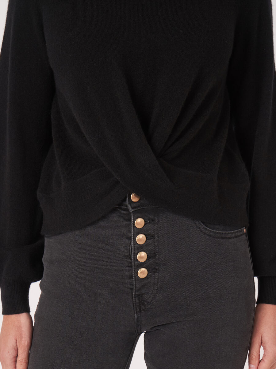 Pull avec ourlet torsadé en cachemire biologique image number 3