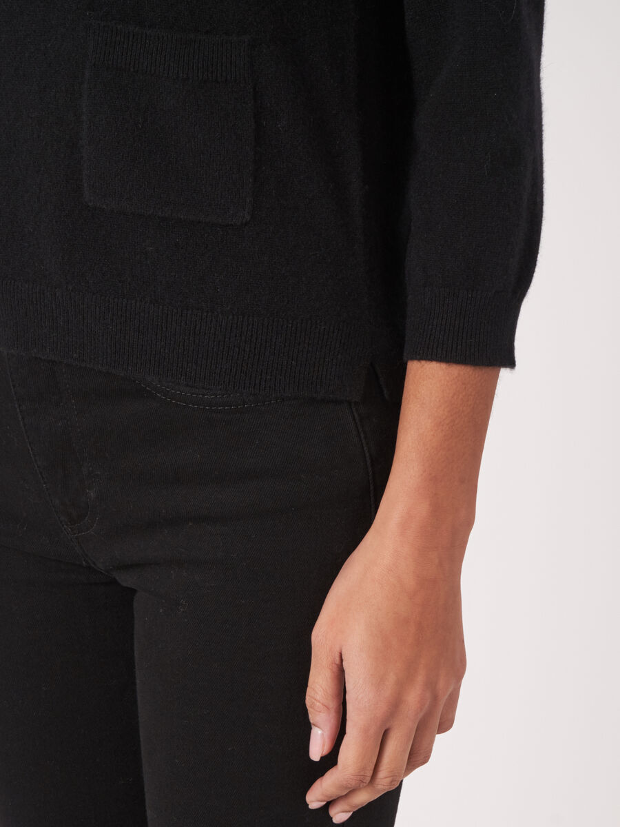 Bio-Kaschmir-Pullover mit Rollkragen und Vordertaschen image number 3