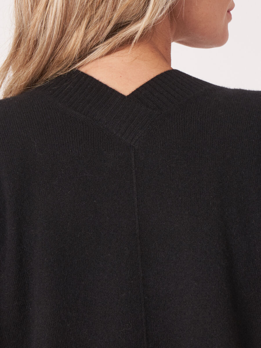 Kort vestje met geribde V-hals op de rug image number 2