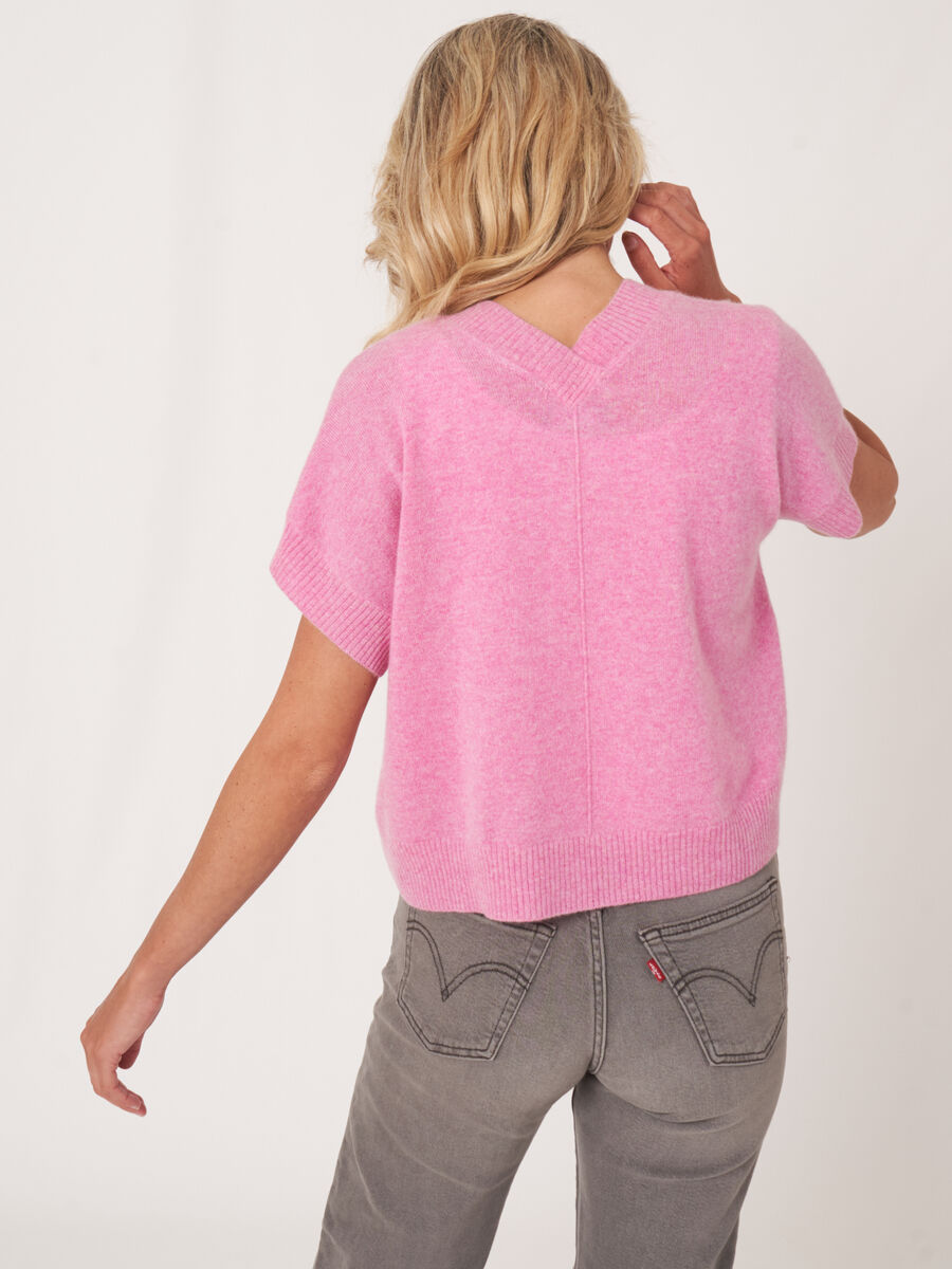 Kort vestje met geribde V-hals op de rug image number 1