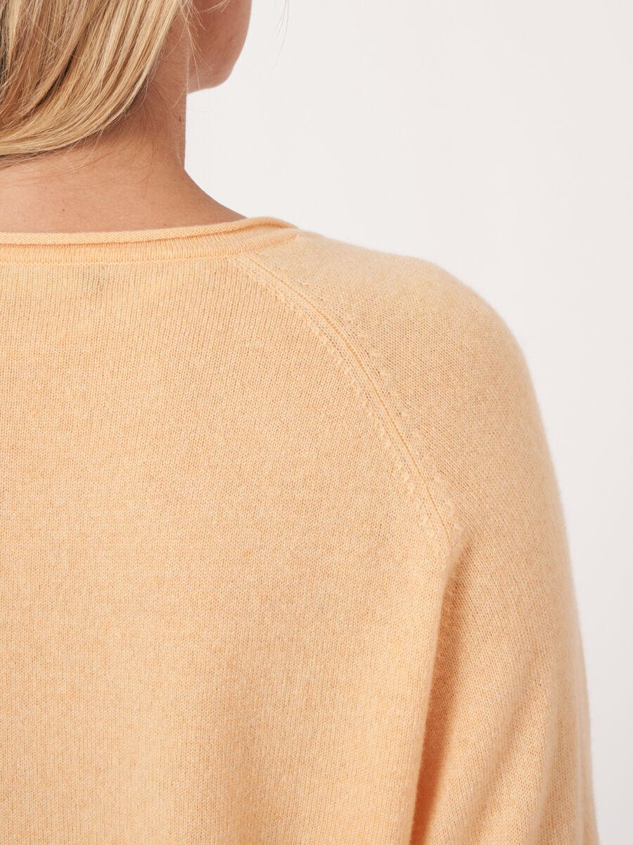Organic cashmere sweater with 3/4 raglan sleeves image number 4