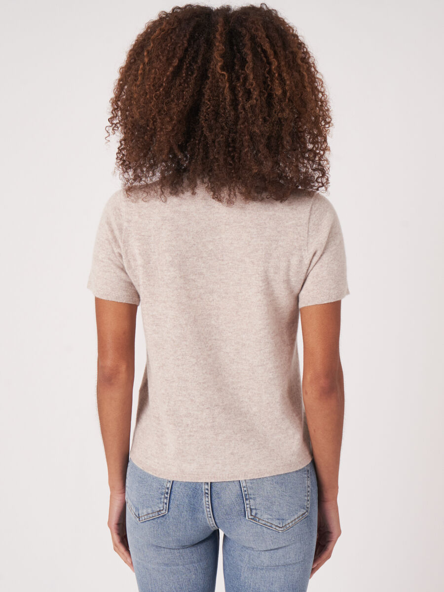 Nahtlos gestricktes Kurz-Armpullover aus Bio-Kaschmir  image number 1