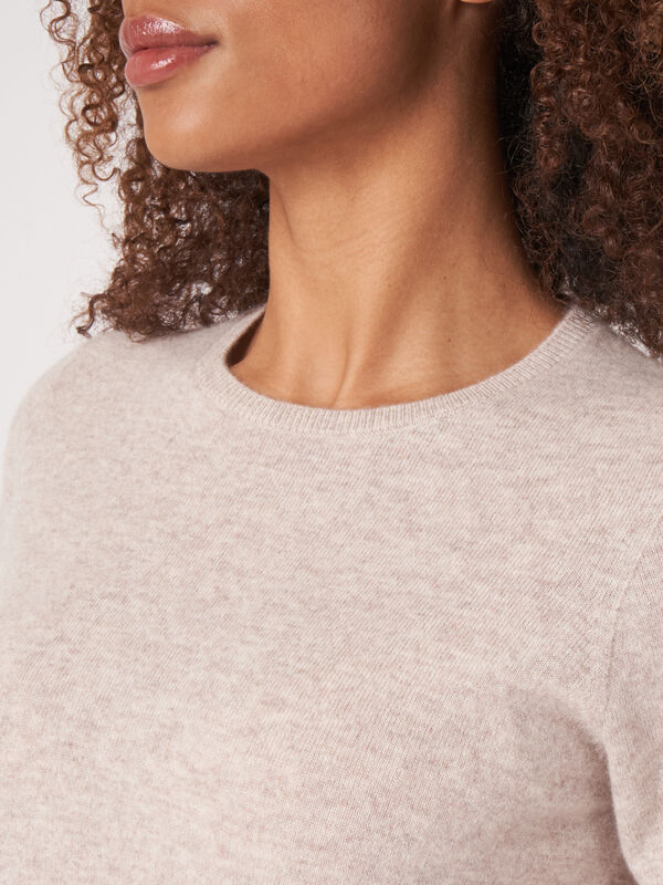 Nahtlos gestricktes Kurz-Armpullover aus Bio-Kaschmir  image number 2