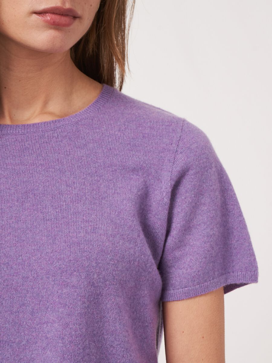 Nahtlos gestricktes Kurz-Armpullover aus Bio-Kaschmir  image number 2