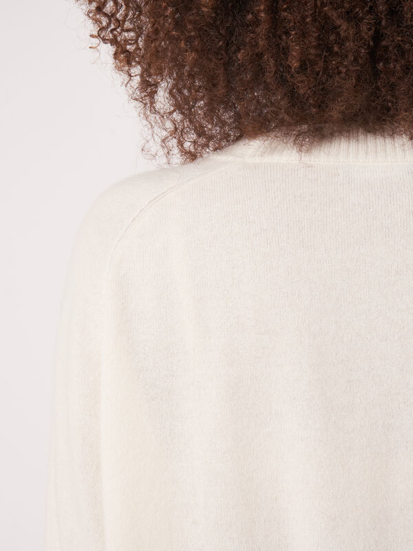 Kürzer Bio-Kaschmir-Raglan-Pullover image number 3