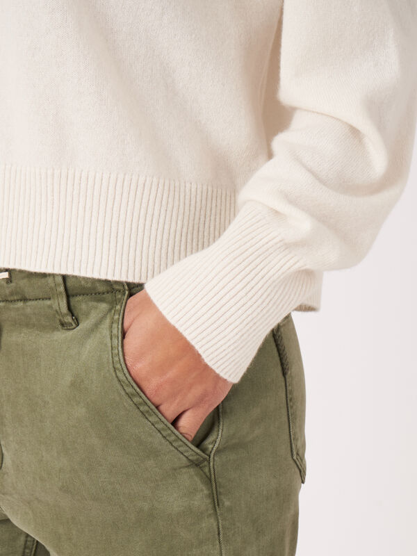 Kürzer Bio-Kaschmir-Raglan-Pullover image number 4