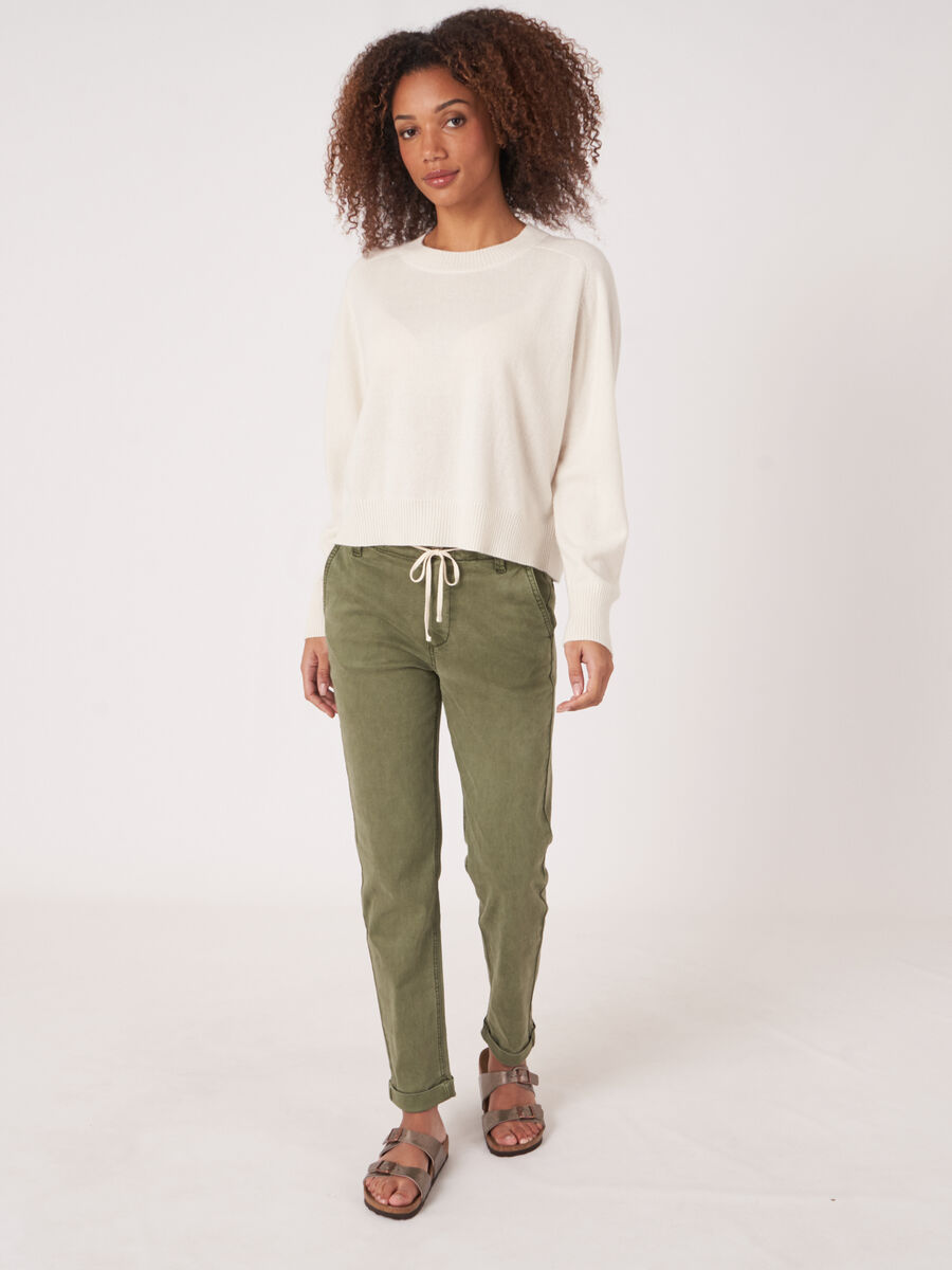 Korte raglan trui van organisch cashmere image number 6