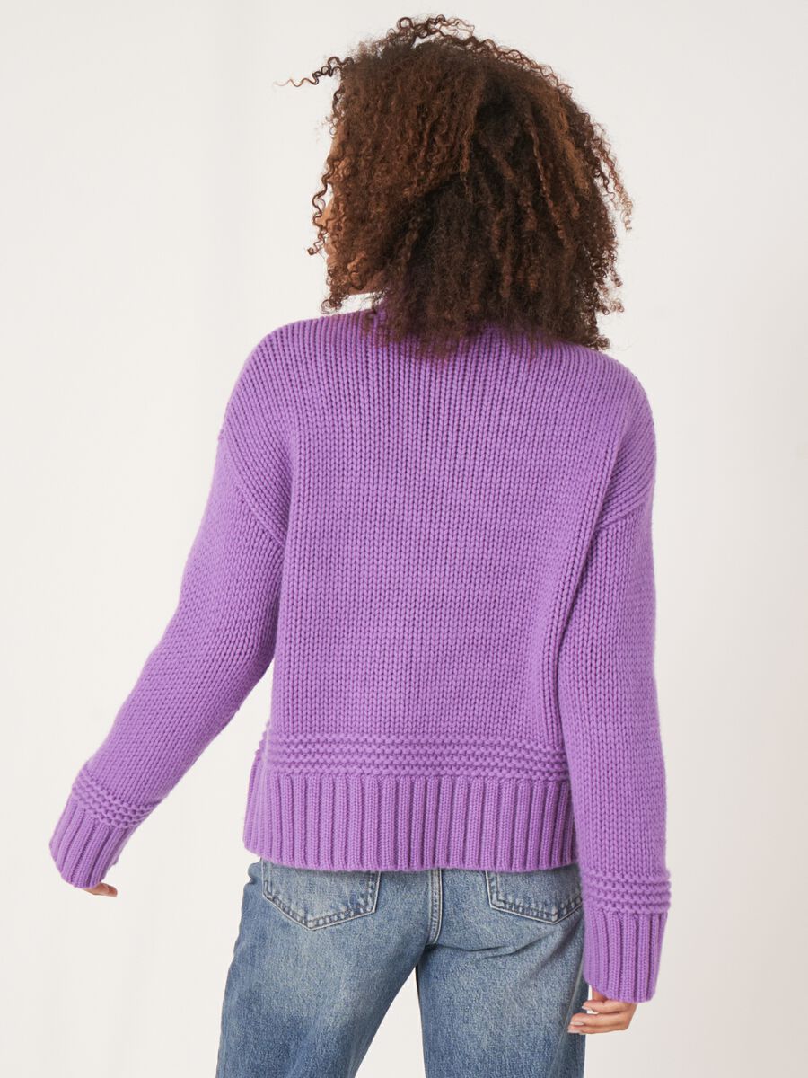 Trui met opstaande kraag en fantasie gebreide details image number 14