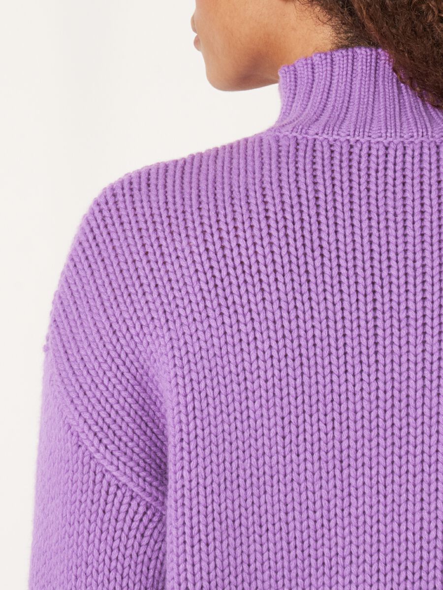 Trui met opstaande kraag en fantasie gebreide details image number 17