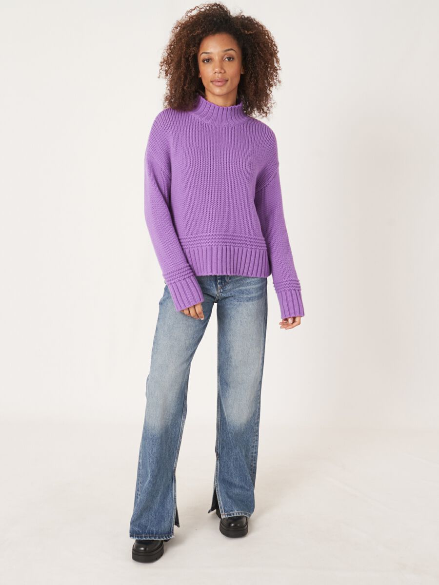 Trui met opstaande kraag en fantasie gebreide details image number 18