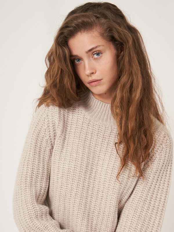 Chunky rib knit cashmere sweater image number 2