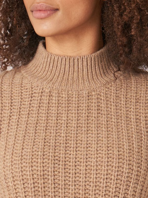 Chunky rib knit cashmere sweater image number 9