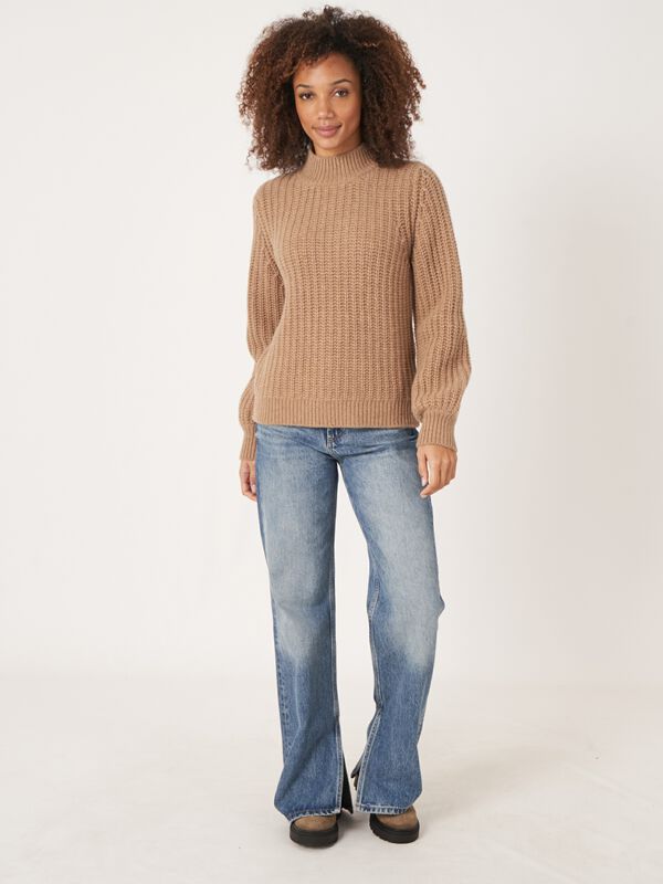 Chunky rib knit cashmere sweater image number 12