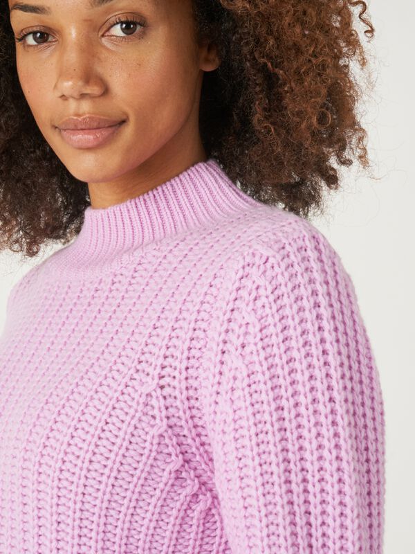Chunky rib knit cashmere sweater image number 21
