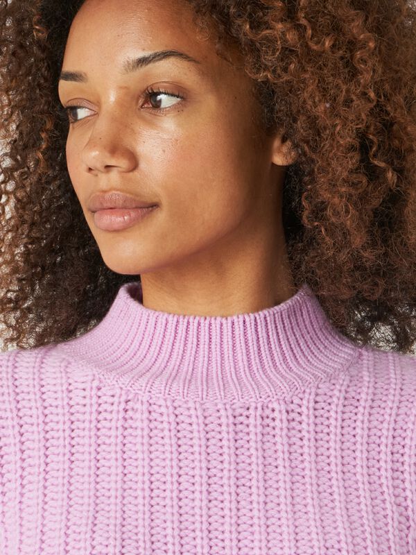 Chunky rib knit cashmere sweater image number 23